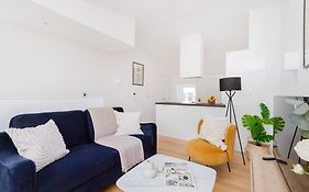 Fitzrovia & Soho - 2Br With Balcony - Cityapartmentstay